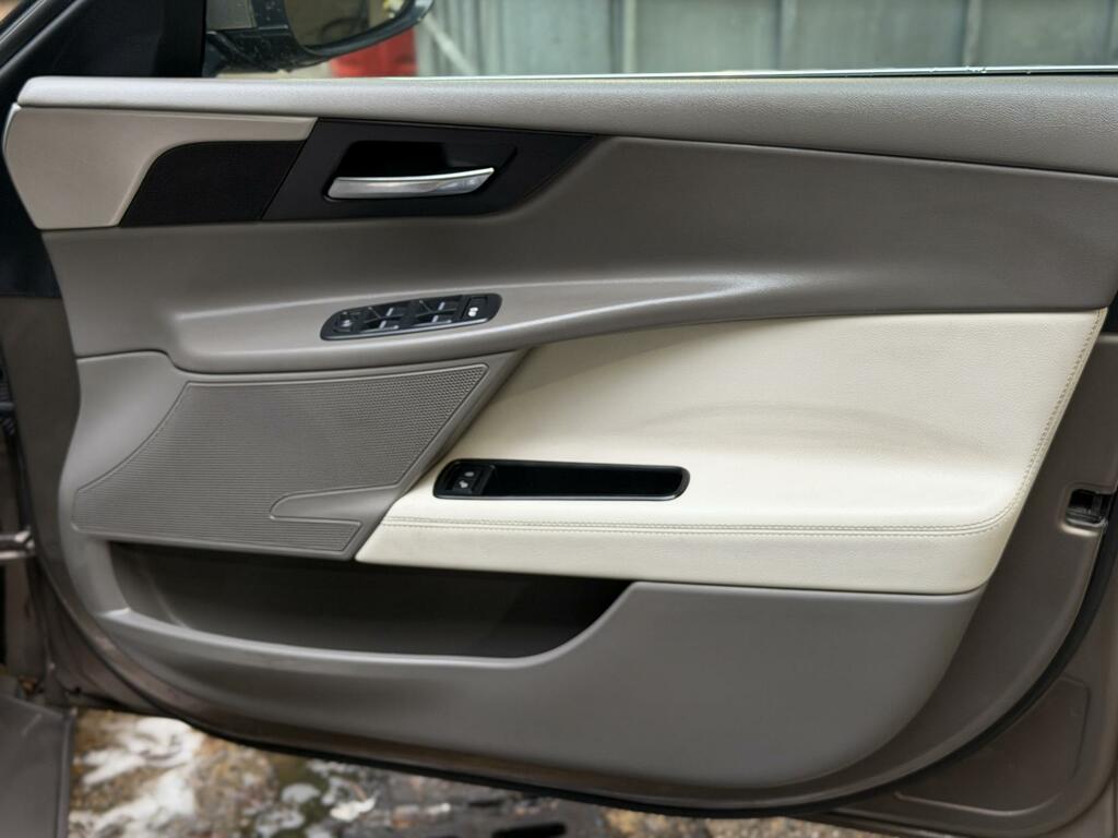 Jaguar XE  White #15