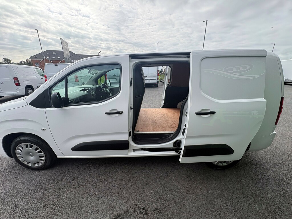 Vauxhall Combo 2300 1.5 100Ps L2h1 Sportive White #4