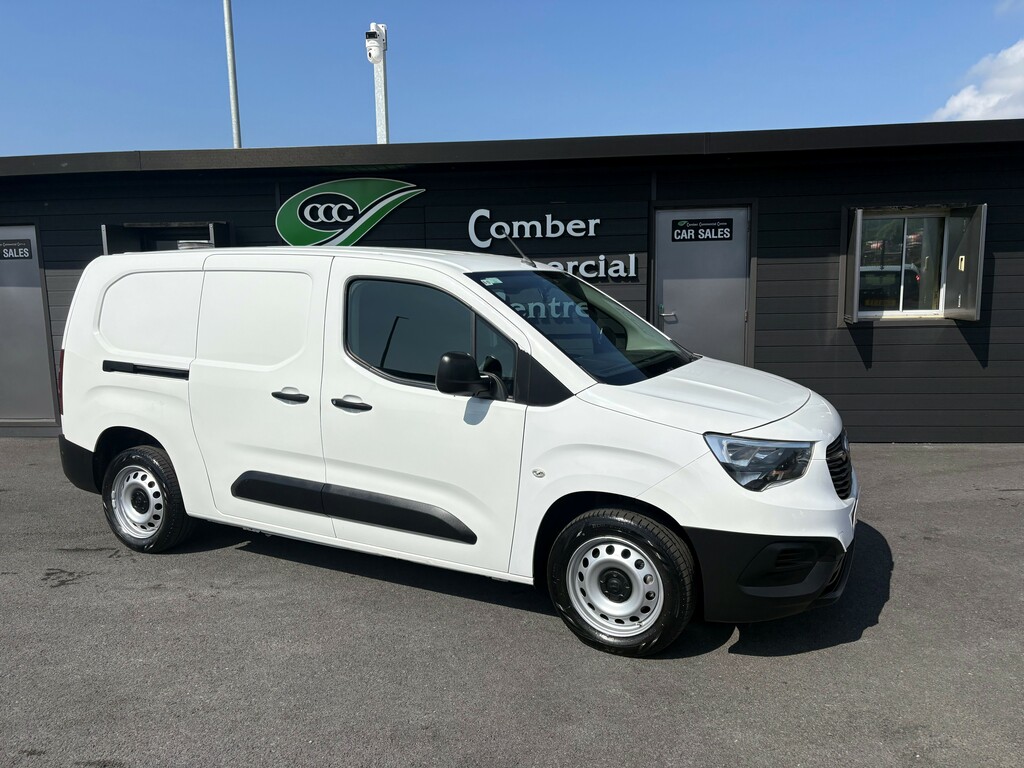 Vauxhall Combo 2300 1.5 100Ps H1l2 Dynamic White