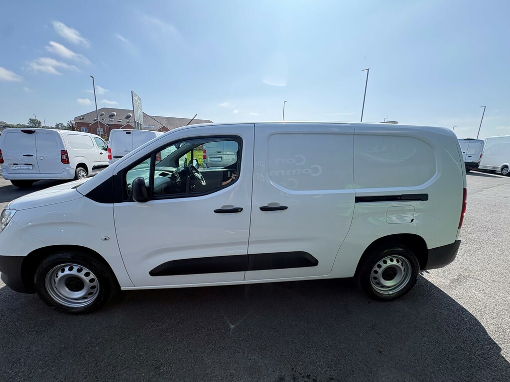 Vauxhall Combo 2300 1.5 100Ps H1l2 Dynamic  White #3