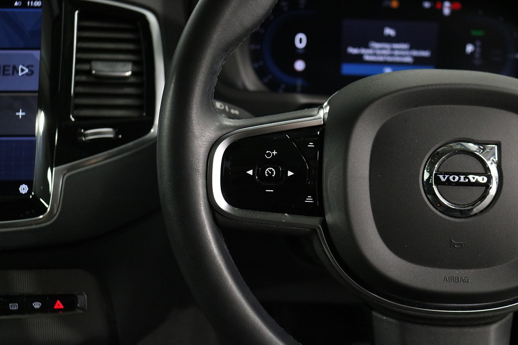 Volvo XC90 Suv Black #25