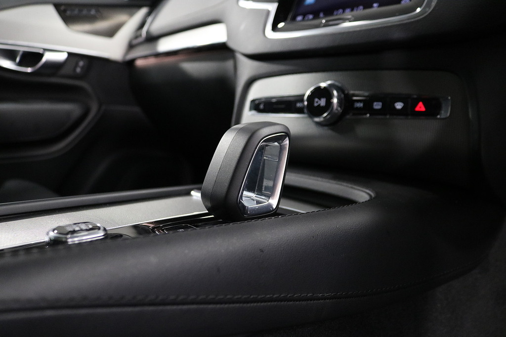 Volvo XC90 Suv Black #26