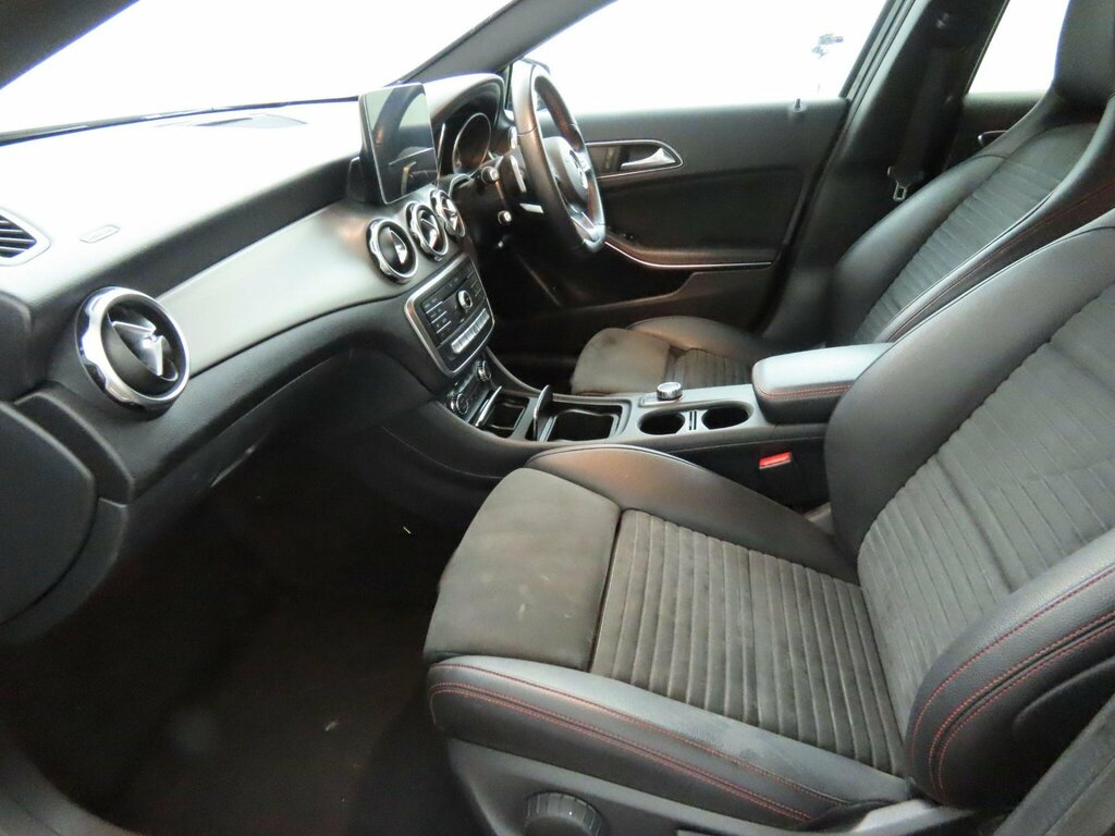 Mercedes-Benz GLA Class 1.6 Gla180 Amg Line Edition 7G-dct Euro 6 Ss Black #4