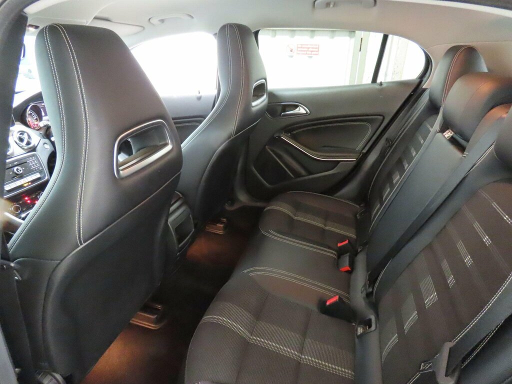 Mercedes-Benz GLA Class 1.6 Gla180 Urban Edition Euro 6 Ss Black #6
