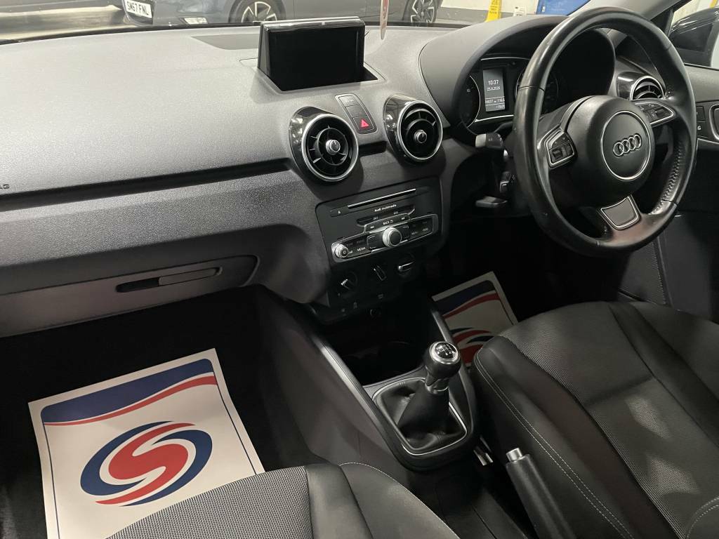Audi A1 Sportback 1.4 Tfsi Sport Nav Black #4