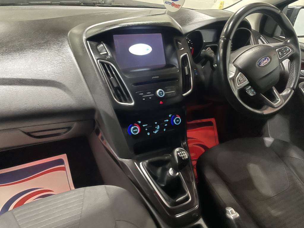 Ford Focus Hatchback 1.5 Tdci 120 Titanium Black #4