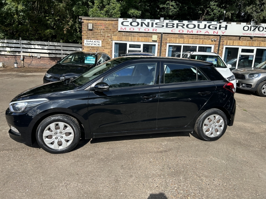 Hyundai I20 Hatchback 1.2 Mpi S Air ET16NCU Black #4
