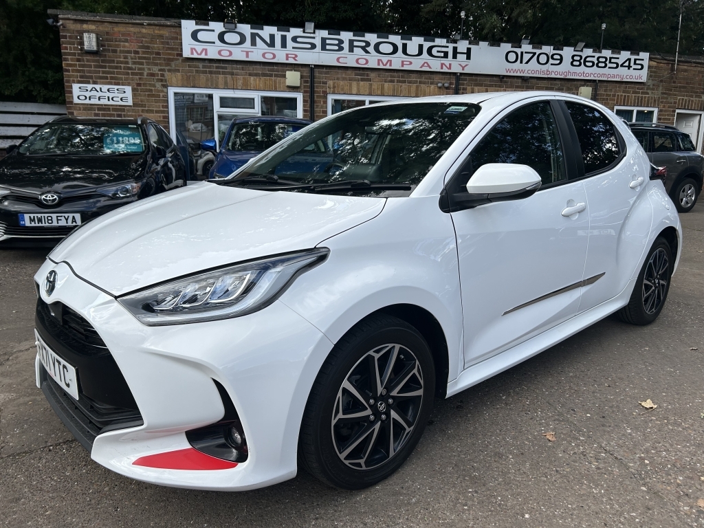 Toyota Yaris 1.5 Design Fhev White