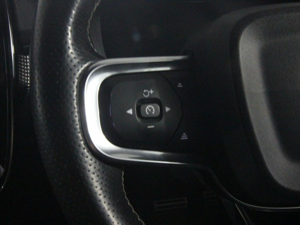 Volvo XC40 T5 Awd R-design Black #33