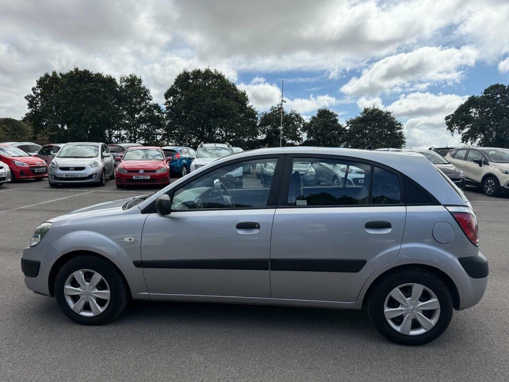 Kia RIO Hatchback Silver #7