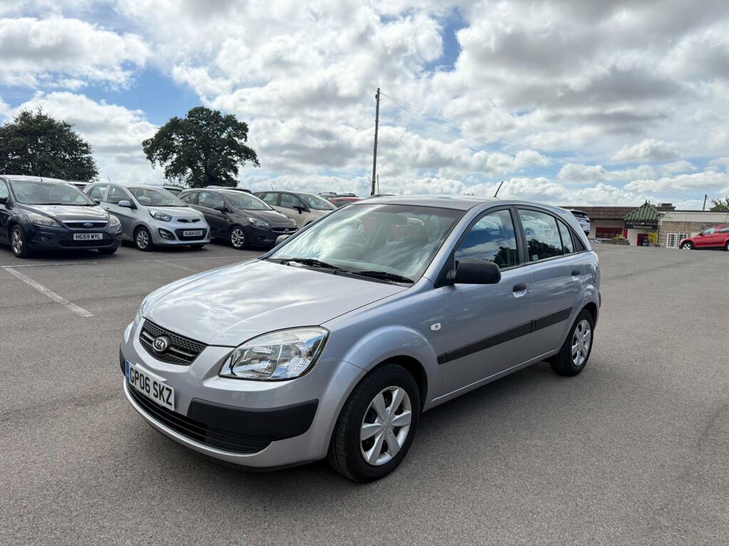 Kia RIO Hatchback Silver #8
