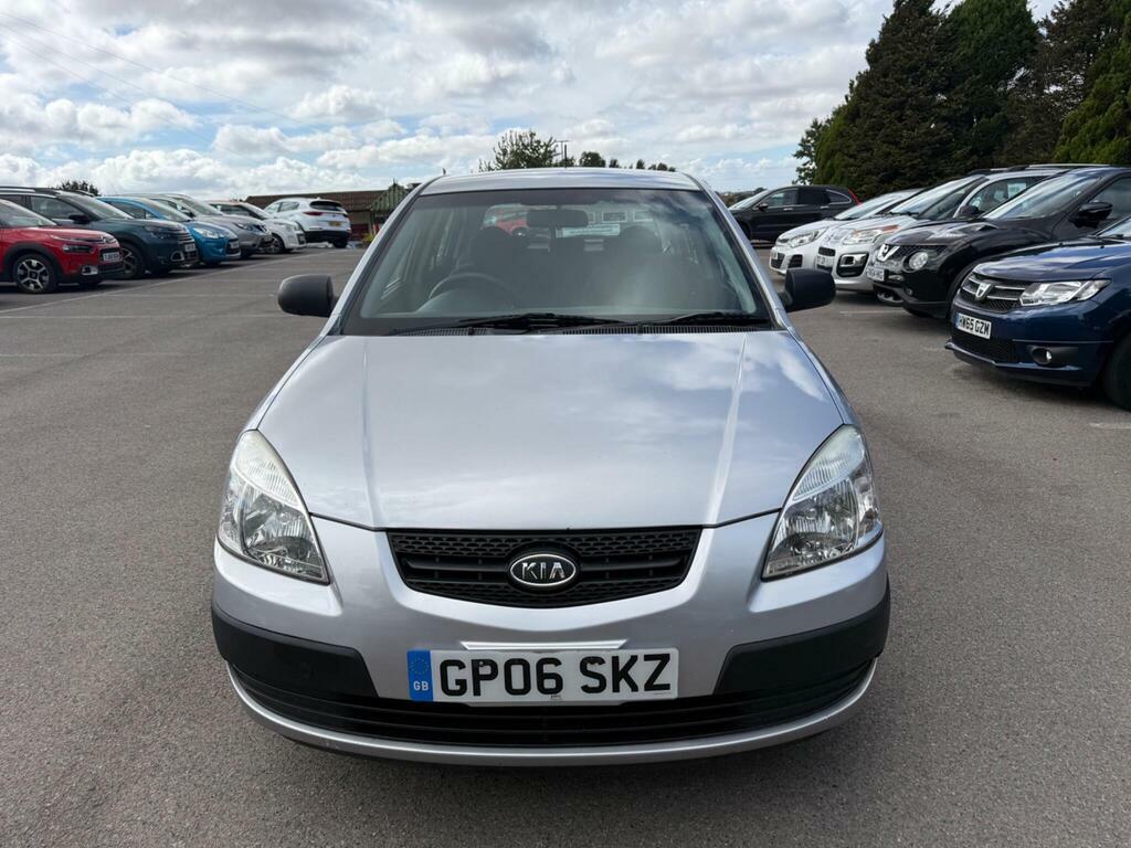 Kia RIO Hatchback Silver #9