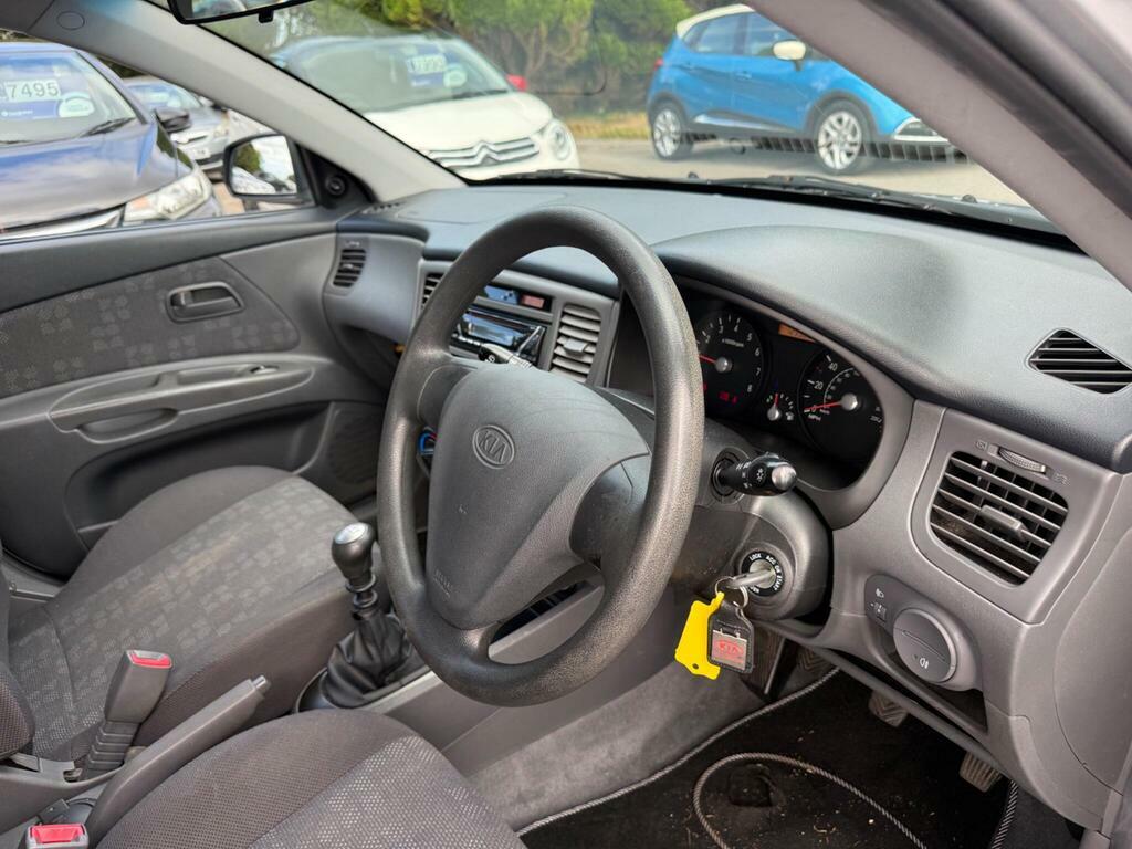 Kia RIO Hatchback Silver #10