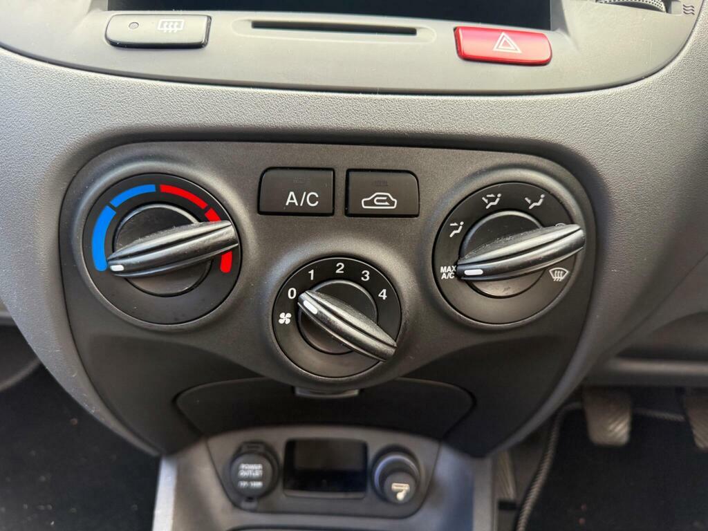 Kia RIO Hatchback Silver #14