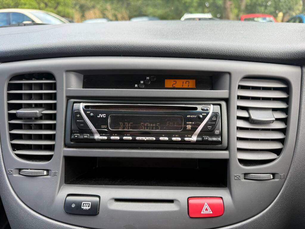 Kia RIO Hatchback Silver #13