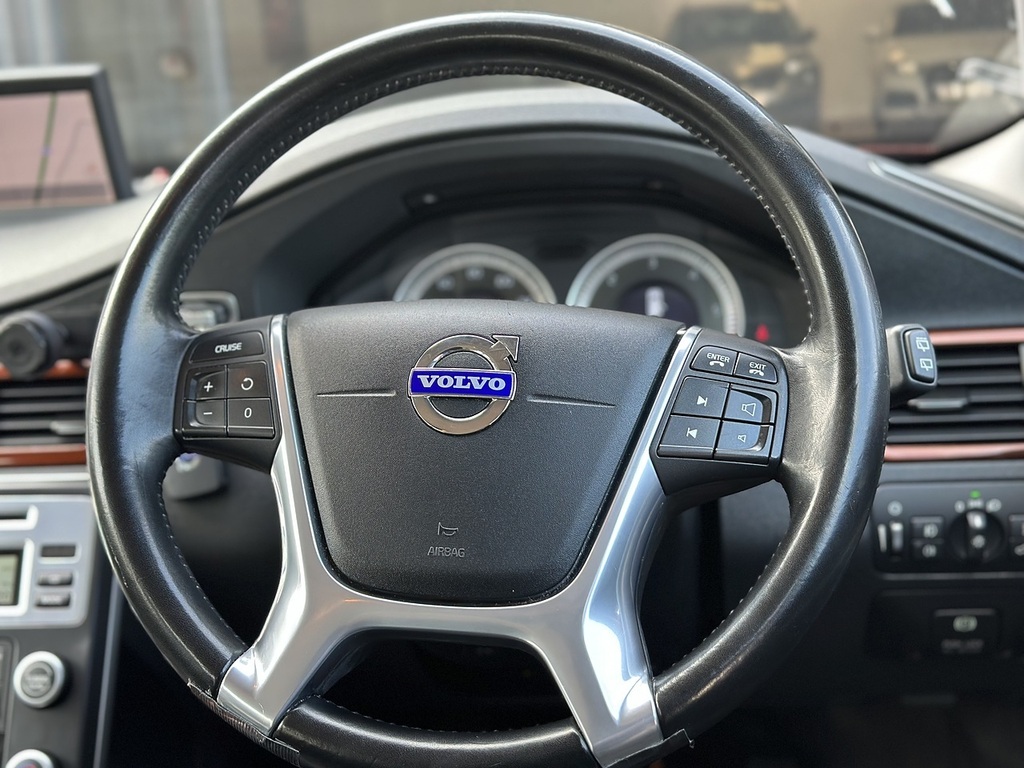 Volvo XC70 D3 Se Lux Red #3