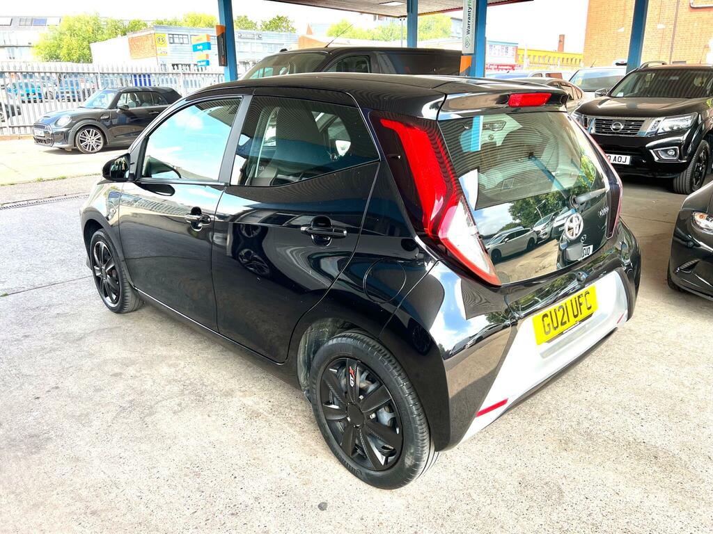 Toyota Aygo 1.0 Vvt-i X-play Euro 6 Safety Sense Black #4
