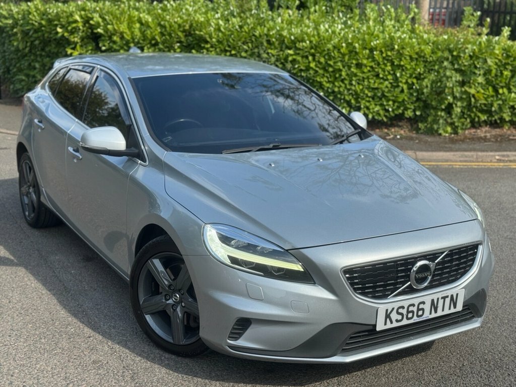 Volvo V40 2L R-design KS66NTN Silver