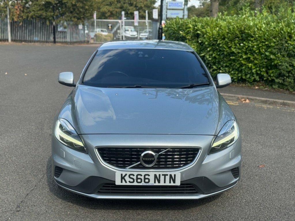 Volvo V40 2L R-design KS66NTN Silver #2