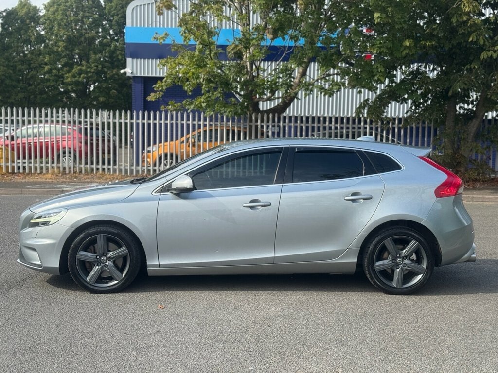Volvo V40 2L R-design KS66NTN Silver #4