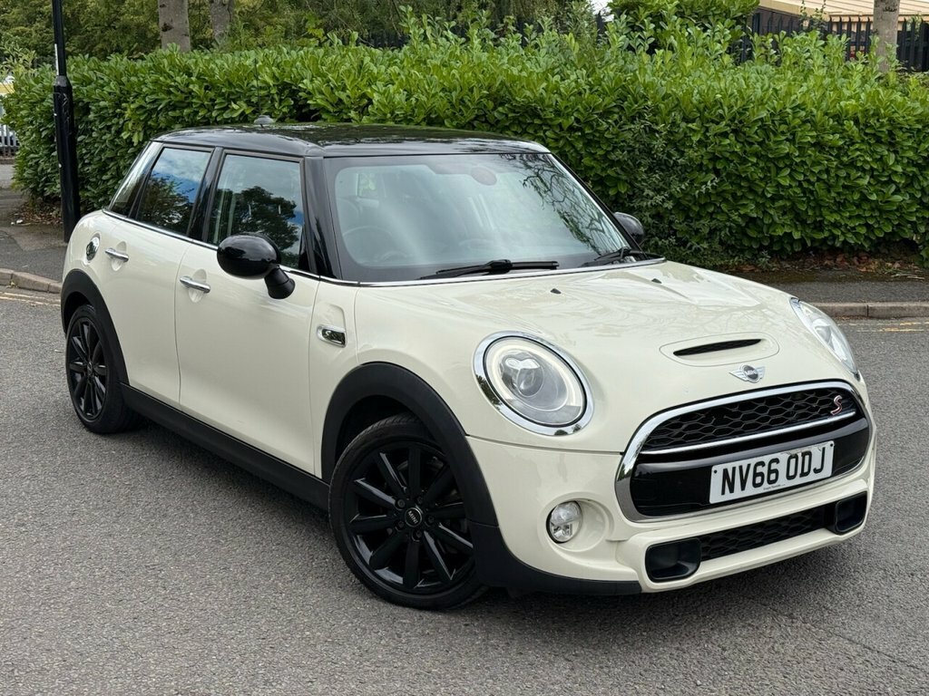 Mini Hatch 2L Cooper Sd White