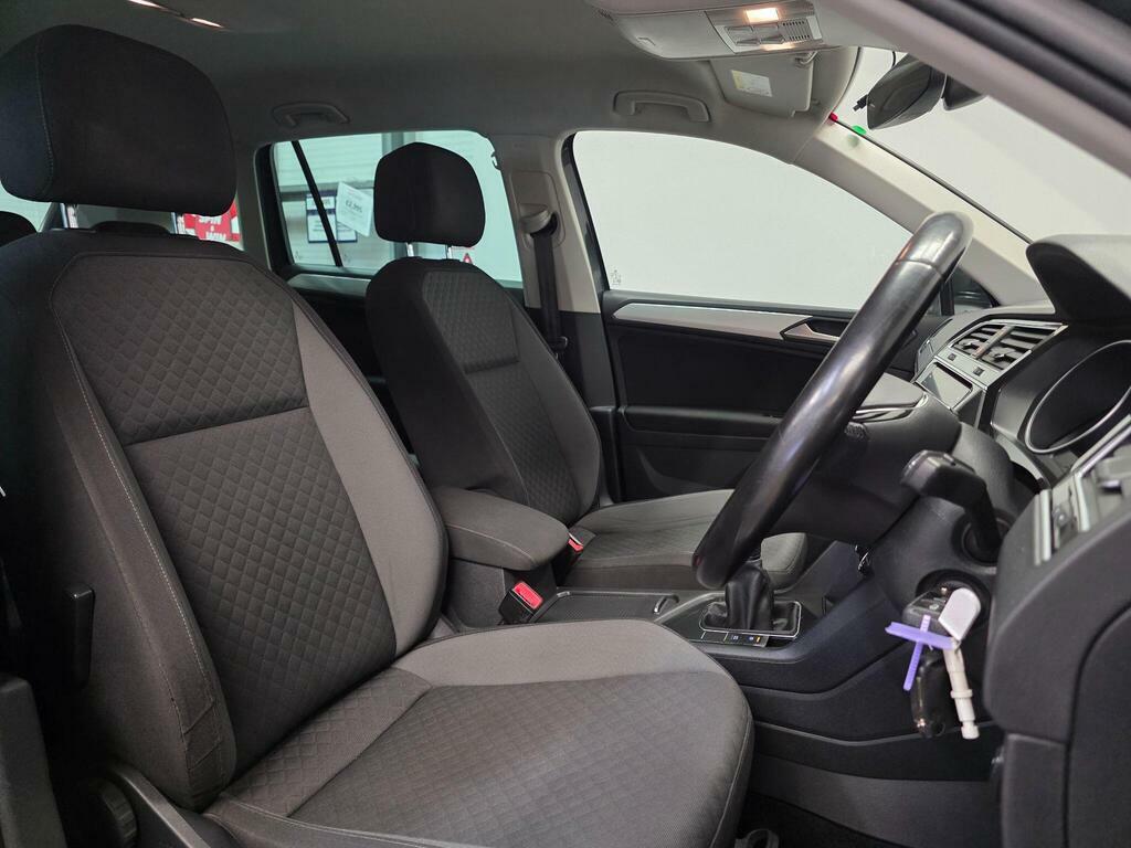 Volkswagen Tiguan 2.0 Tdi Se Navigation Euro 6 Ss VN68EZB Grey #2