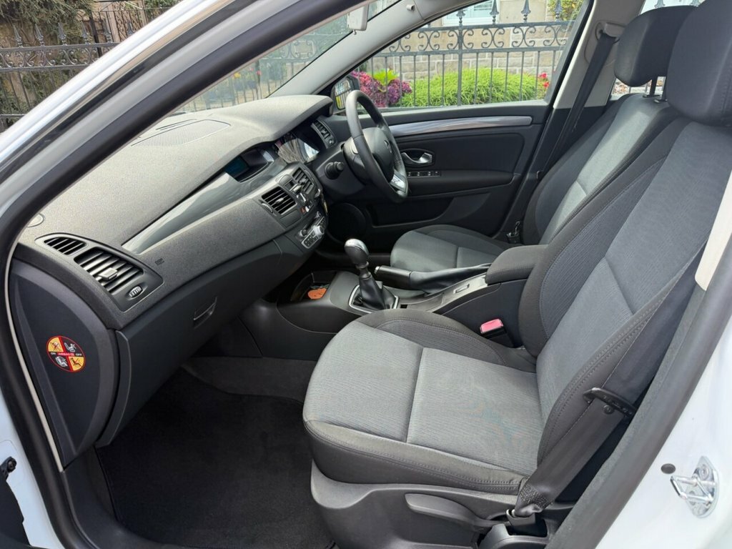 Renault Laguna Tomtom Edition White #20
