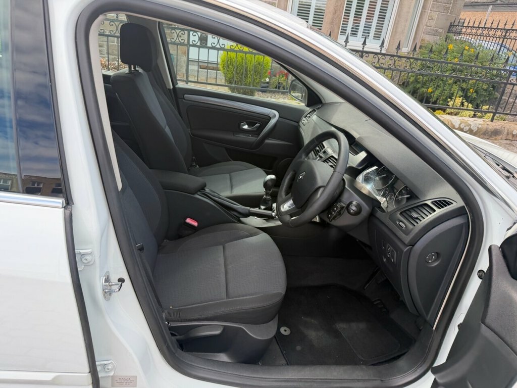 Renault Laguna Hatchback White #2