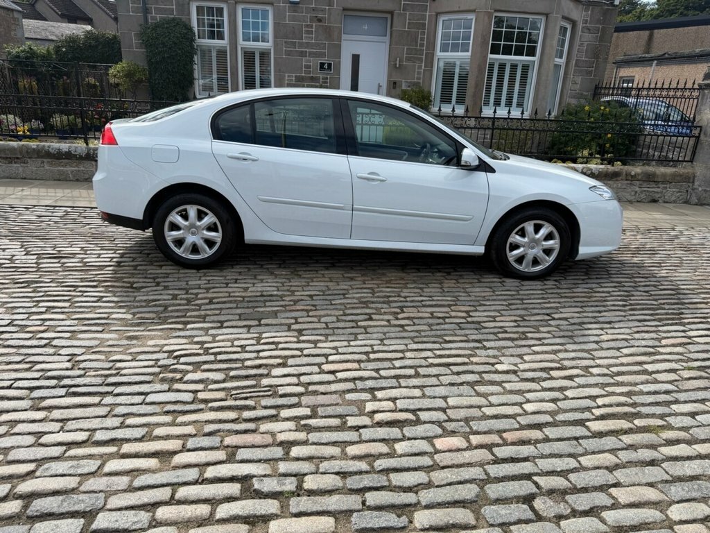 Renault Laguna Tomtom Edition White #9