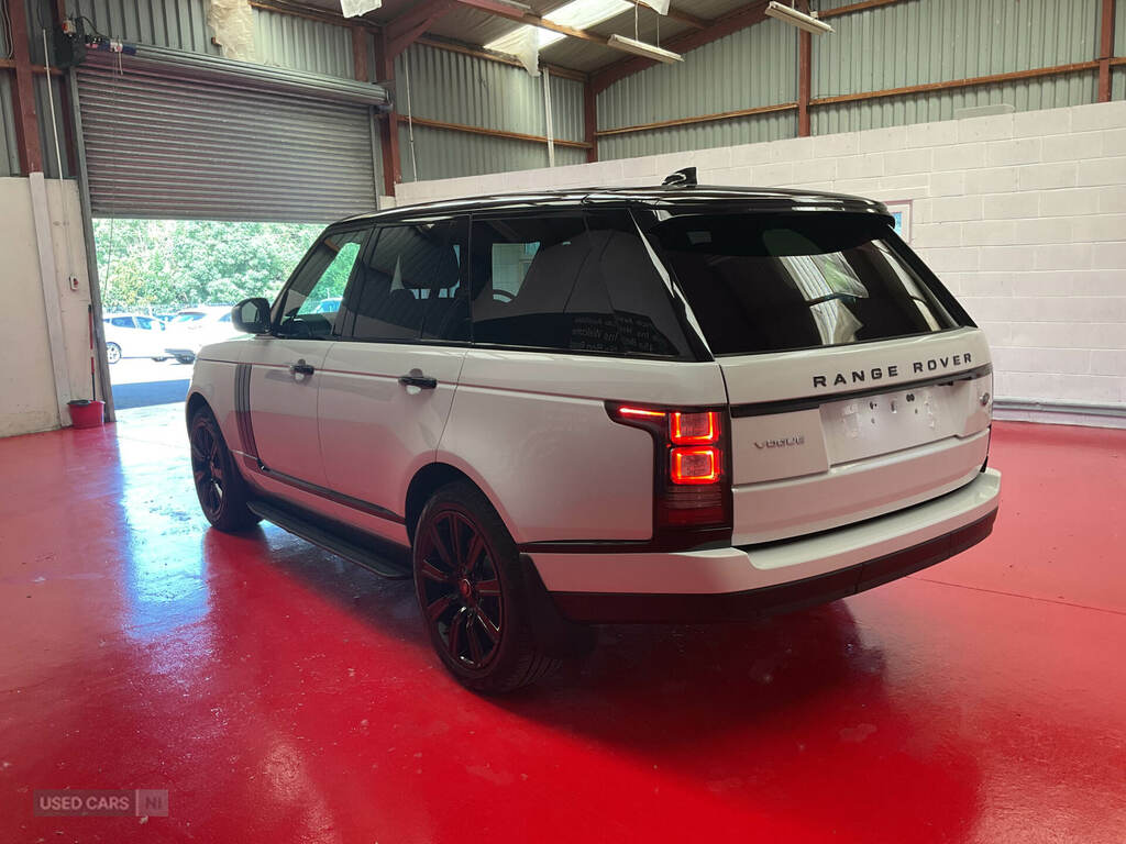 Land Rover Range Rover 3.0 Tdv6 Vogue White #4