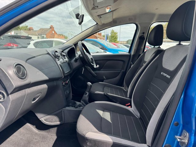 Dacia Sandero Stepway 2017 0.9 Tce Laureate Euro 6 Ss RJ17WLE Blue #2