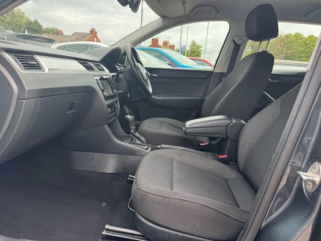 Skoda Rapid Spaceback 2015 1.4 Tdi Se Tech Dsg Euro 6 Ss Grey #2