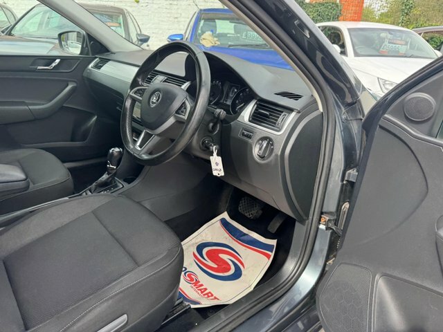 Skoda Rapid Spaceback 1.2 Tsi 110 Se Tech Red #41