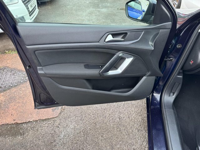 Peugeot 308 Active Red #11
