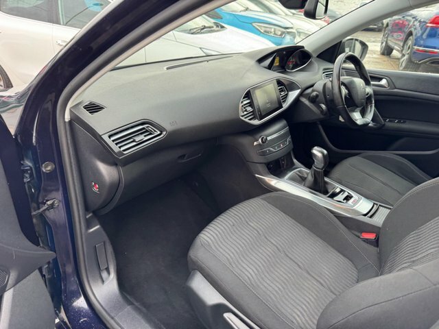 Peugeot 308 Active Red #13