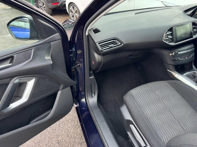 Peugeot 308 Active Red #14