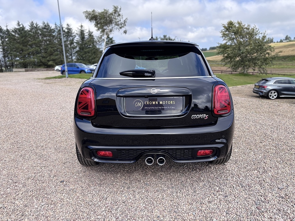 Mini Hatch Cooper S Exclusive YG20VKC Black #6