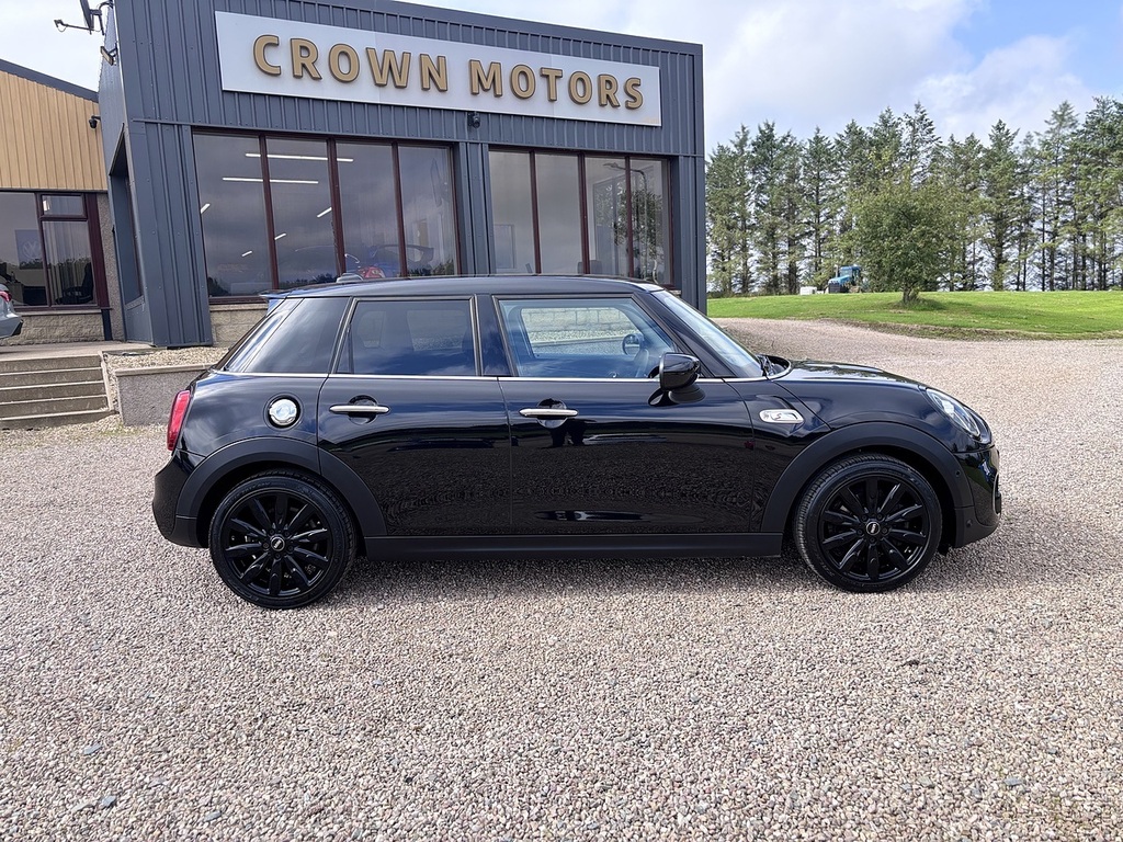 Mini Hatch Cooper S Exclusive YG20VKC Black #3