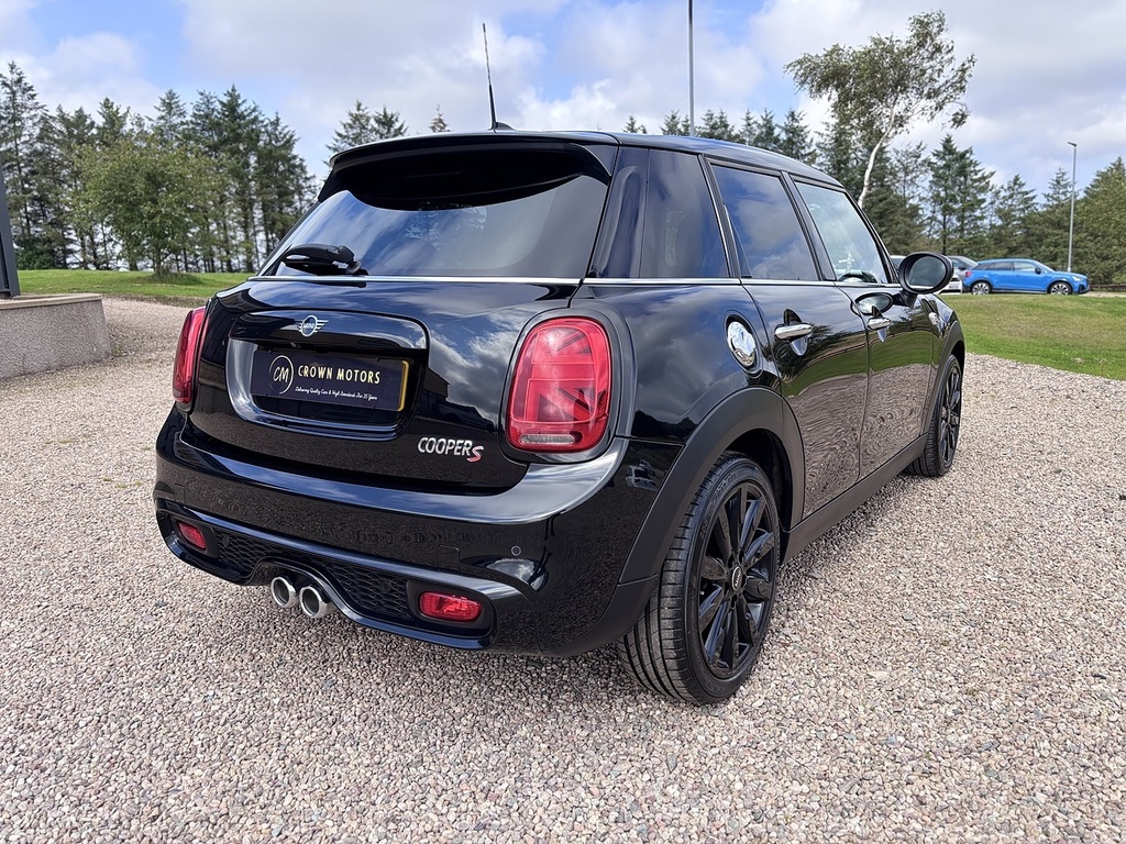 Mini Hatch Cooper S Exclusive YG20VKC Black #4