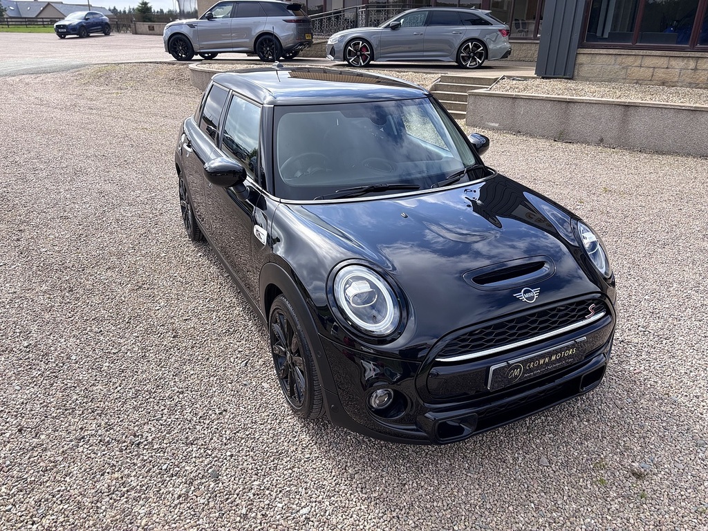 Mini Hatch Cooper S Exclusive YG20VKC Black #2