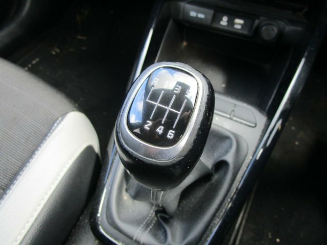 Kia Stonic Mixx Isg White #18