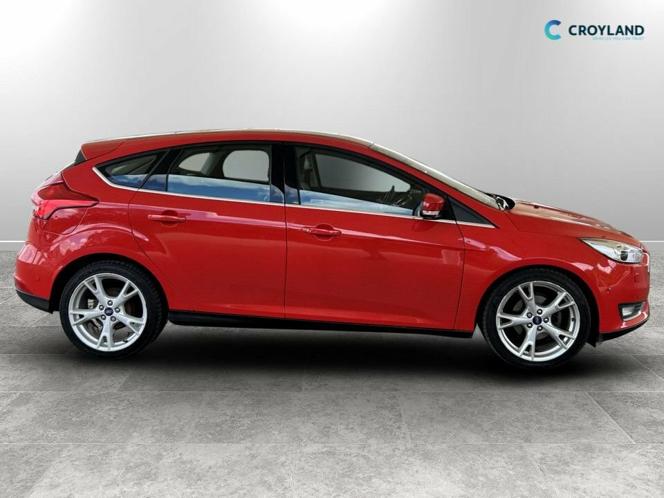 Ford Focus 1L Titanium X ET17OWB Red #2