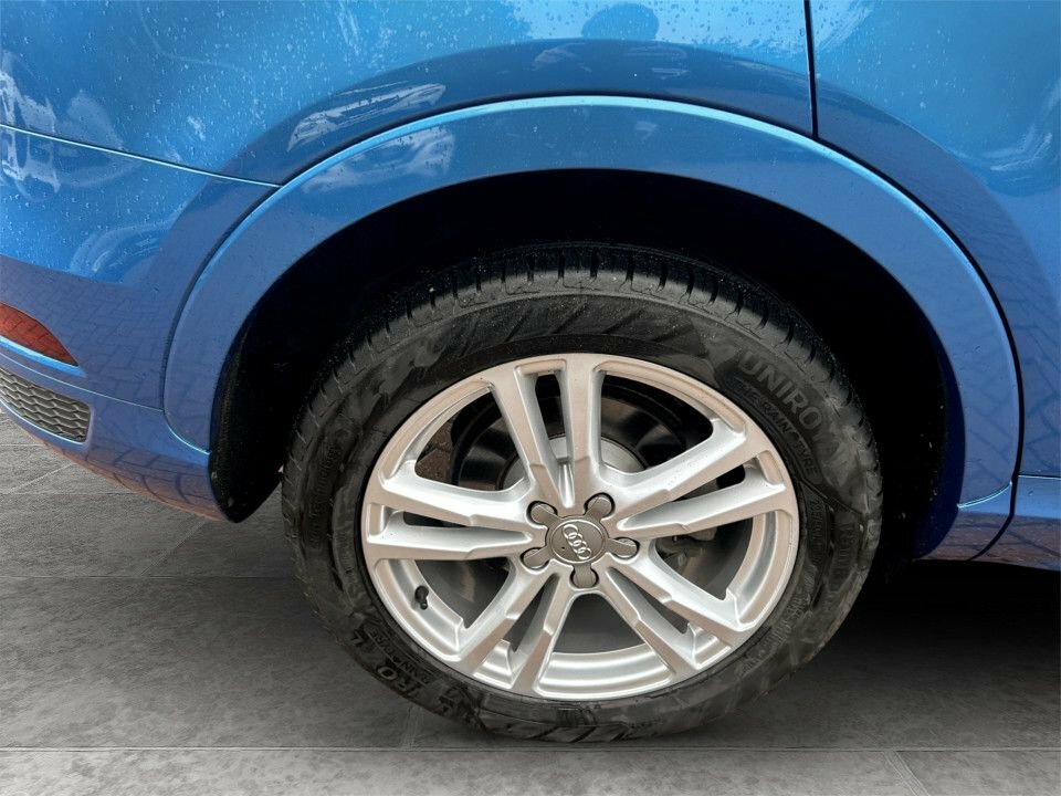 Audi Q3 1.4L S Line YS66UBR Blue #4