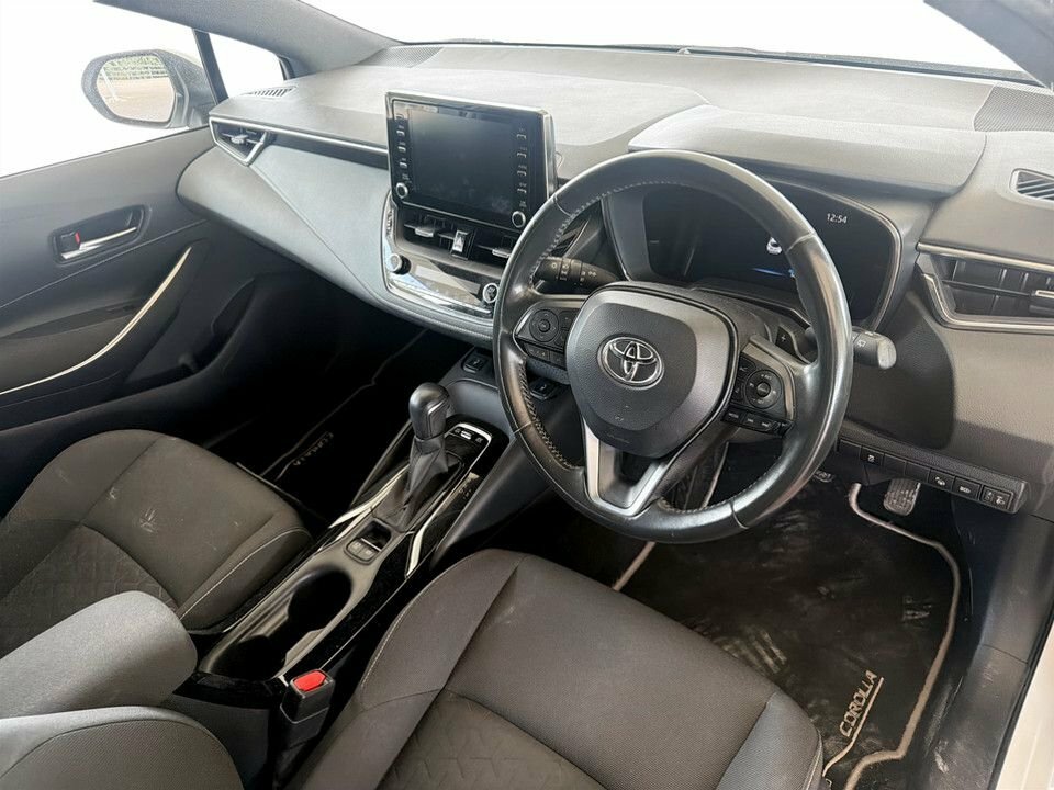 Toyota Corolla 2L Design FD69VBN White #5
