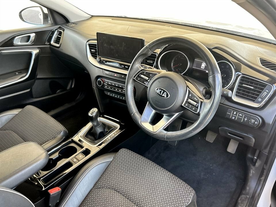 Kia Xceed 1L 3 White #5