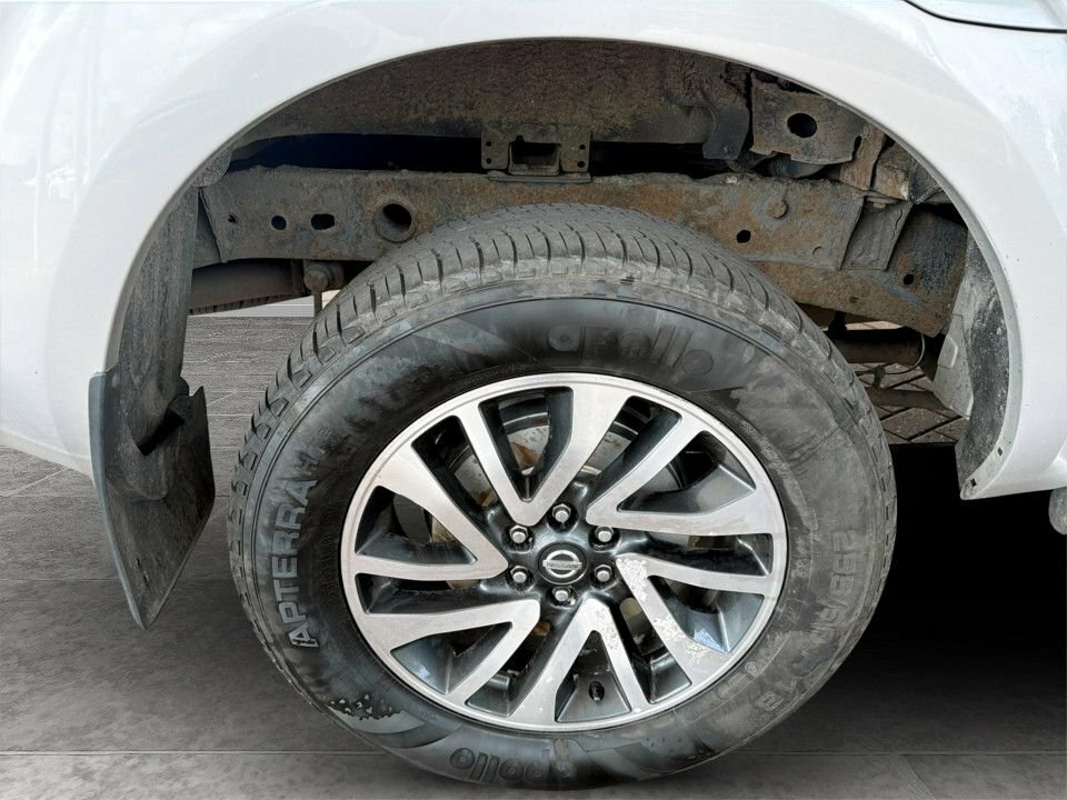 Nissan Navara 2L Tekna Silver #4