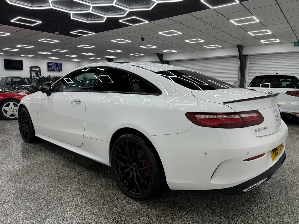Mercedes-Benz E Class 2L Amg Line White #5