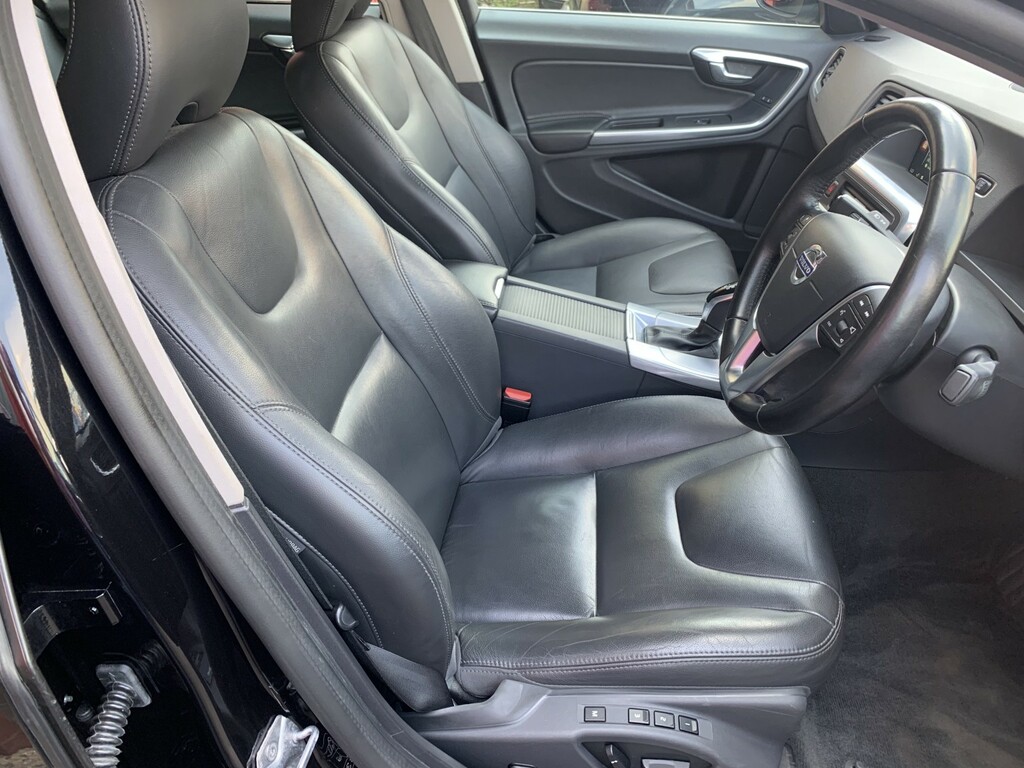Volvo S60 2.0 Se Lux Nav D3 Black #2