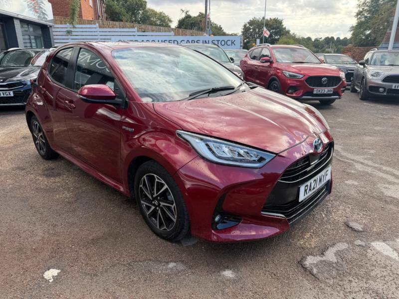 Toyota Yaris 1.5 Hybrid Design Cvt - Ftsh - Rear Camera - C Red