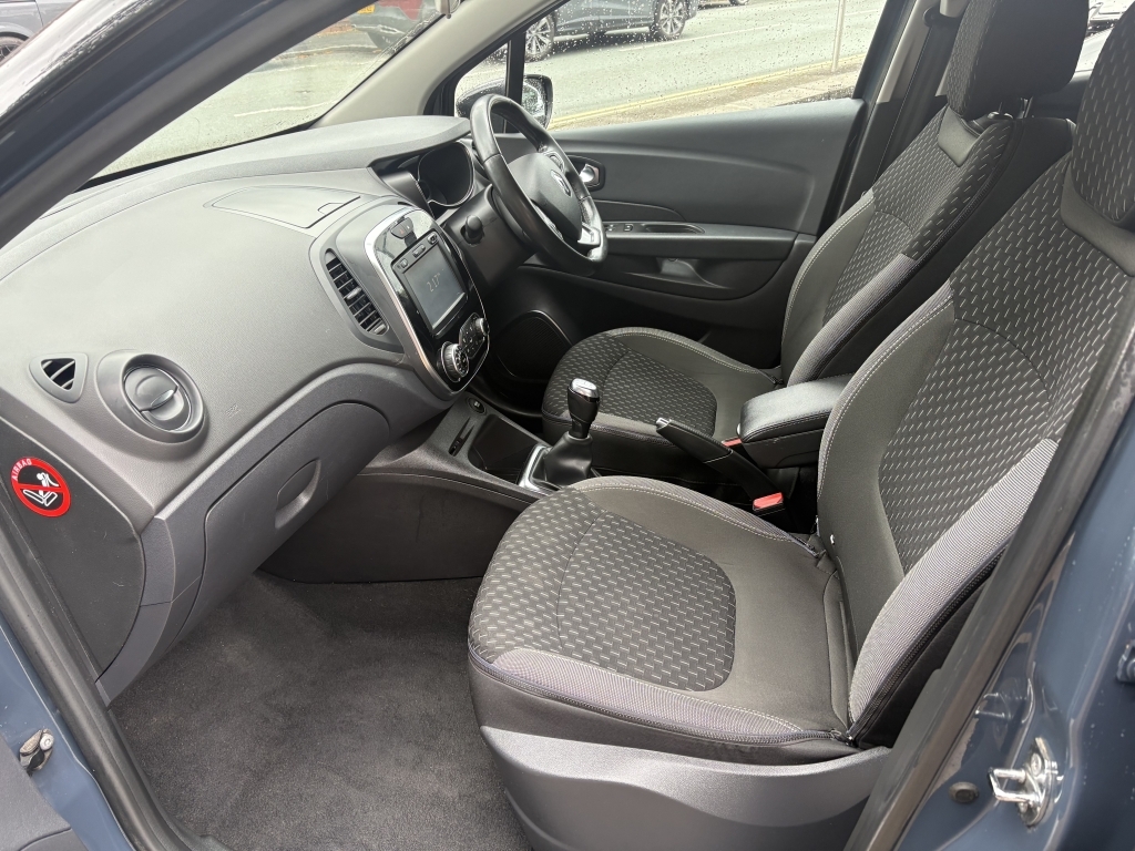 Renault Captur 1.5 Dynamique S Black #4